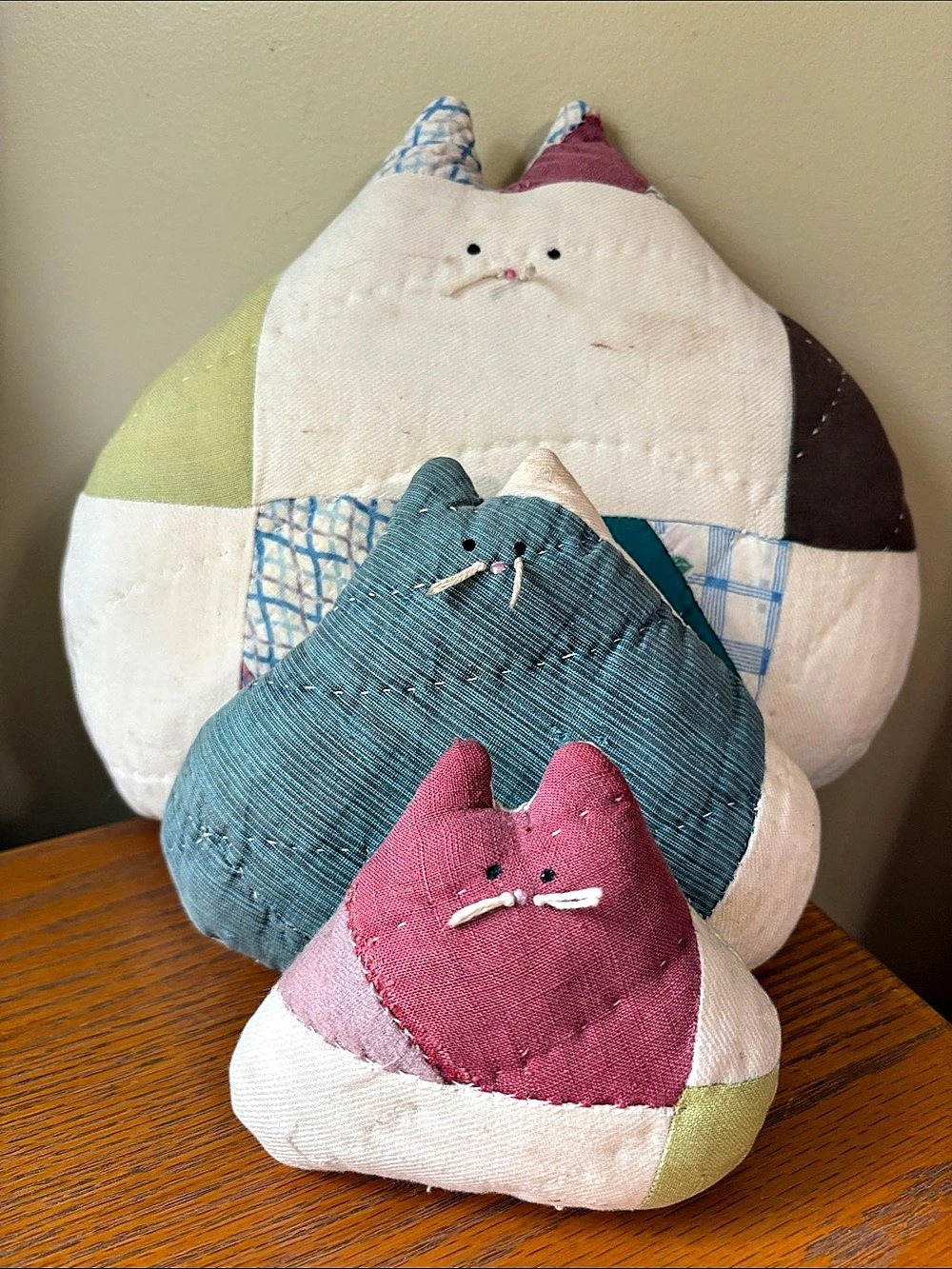 Cat-Shaped Fabric Decor Set in White & Blue
